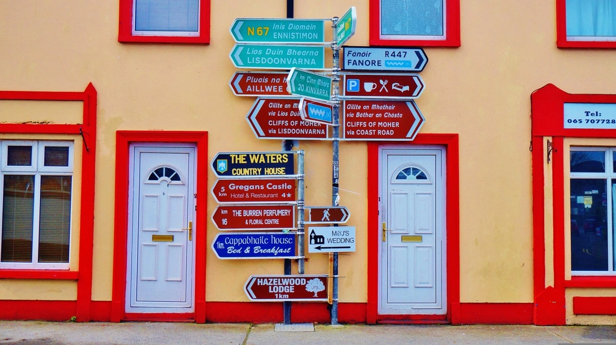 Sikke en skilteskov med fuld knald på farverne især på huset i byen Galway, der er kendt for sine værtshuse med stemning og irsk folkemusik.

