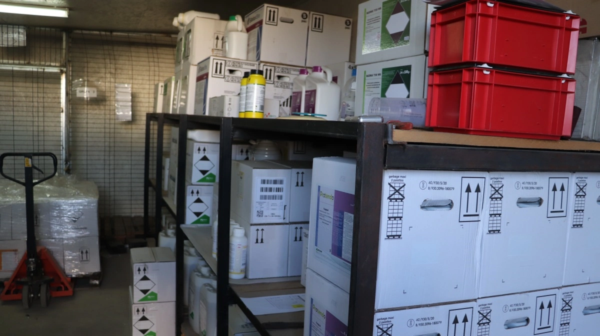 Når der kommer nye forsyninger af sprøjtemidler hjem til den kommende sæson, så bør etiketten tjekkes for eventuelt nye afstandskrav ved udsprøjtningen. Arkivfoto