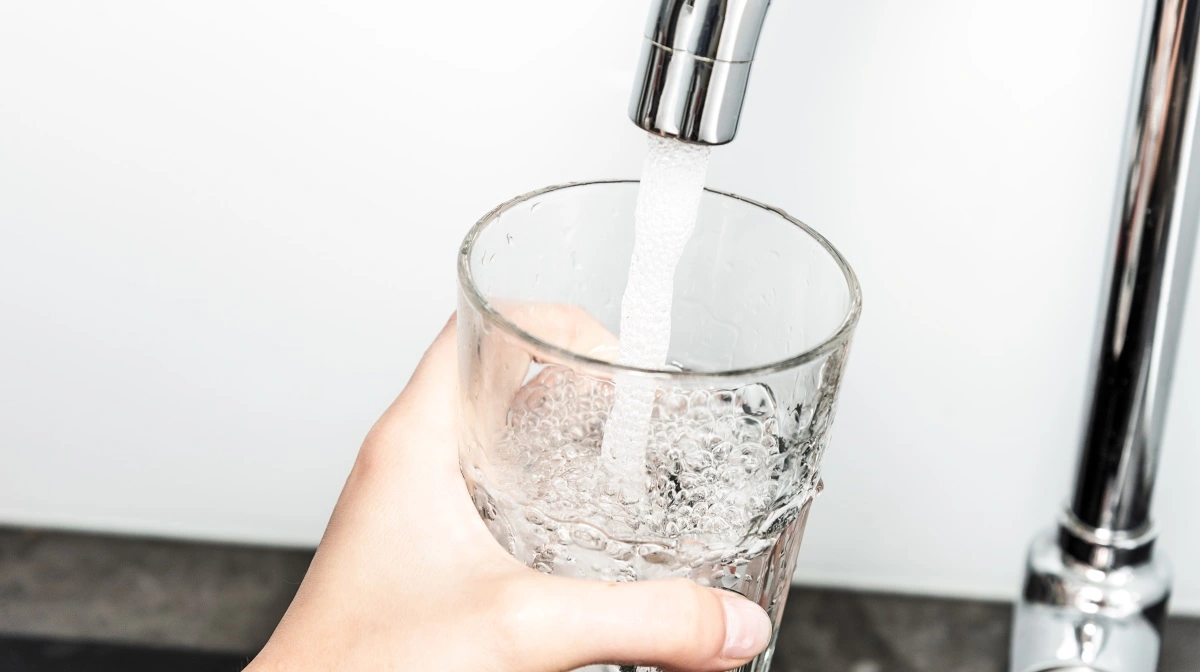 Nitrat i drikkevand fylder politisk, men står for 0,27 procent af kræft. Tobak, alkohol og overvægt er langt større risici. Foto: Colourbox