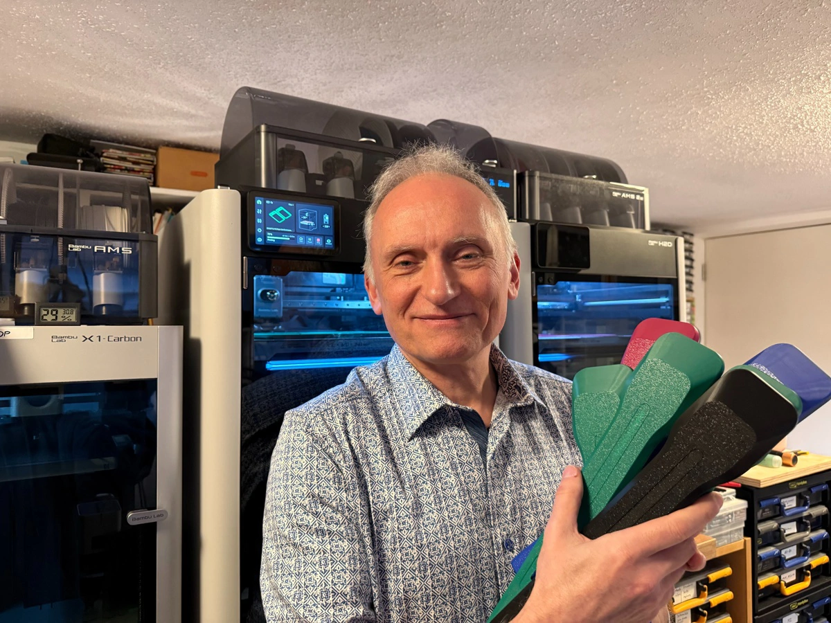 Den danske forsker Casper Dolleris ejer virksomheden LumiaCure Technologies Inc. i Canada og er manden bag den laserbaseret teknologi til behandling af dyr.