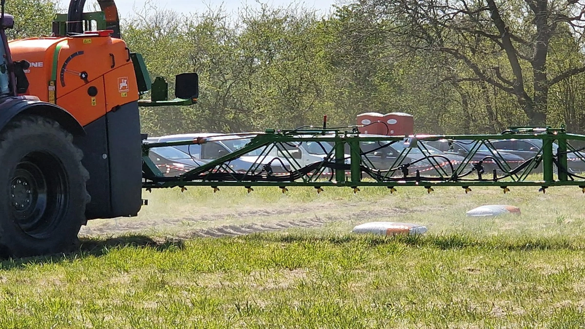 I valgkampen bliver der igen og igen tegnet et billede af landmænd som de store syndere, der sprøjter løs og truer vores drikkevand, skriver Hans Kristian Skibby, der stiller op for Danmarksdemokraterne. Arkivfoto: Jørgen P. Jensen