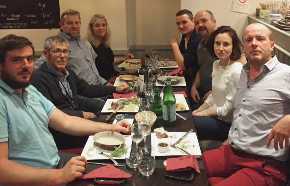 Glenn Pedersen og Jakob Søndergaard sammen med den første forhandler i Frankrig i 2016. Foto: Washpower