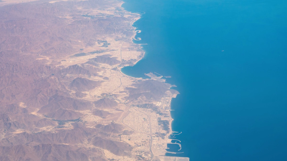 Omkring 20 procent af verdens olie- og gastransport passerer Hormuzstrædet. Foto: Colourbox