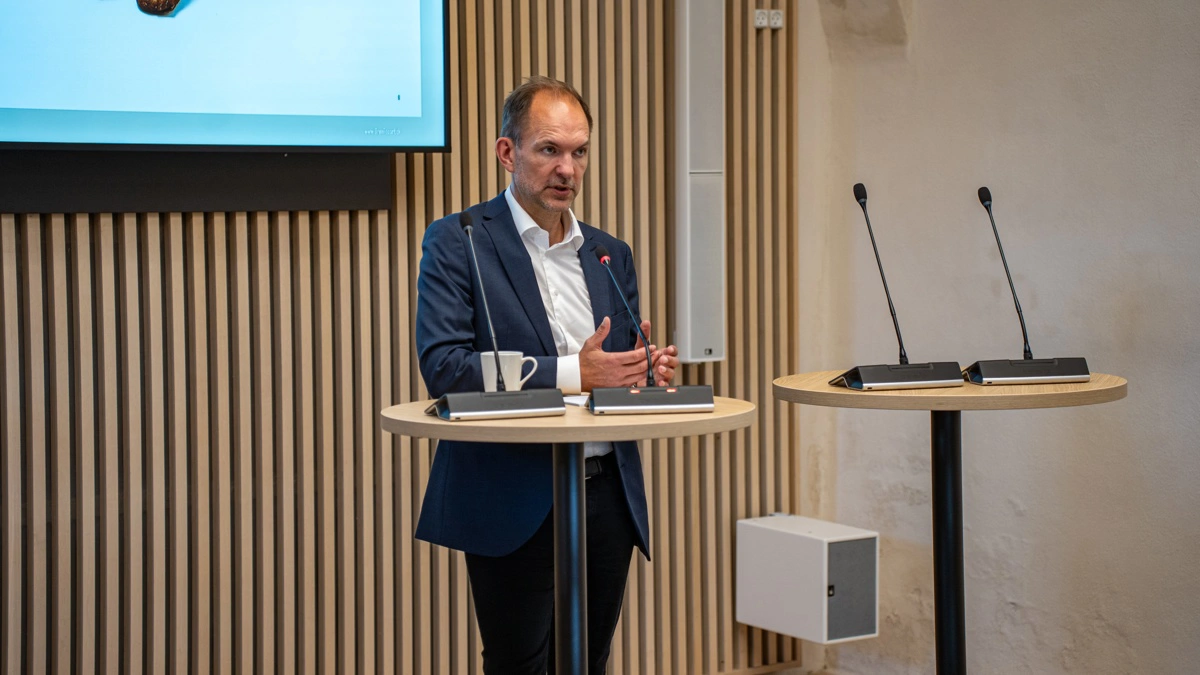 Selvom Socialdemokratiet fik en vælgerlussing, kan tidligere minister for grøn trepart, Jeppe Bruus, glæde sig over, at han fik en plads i Folketinget. Arkivfoto