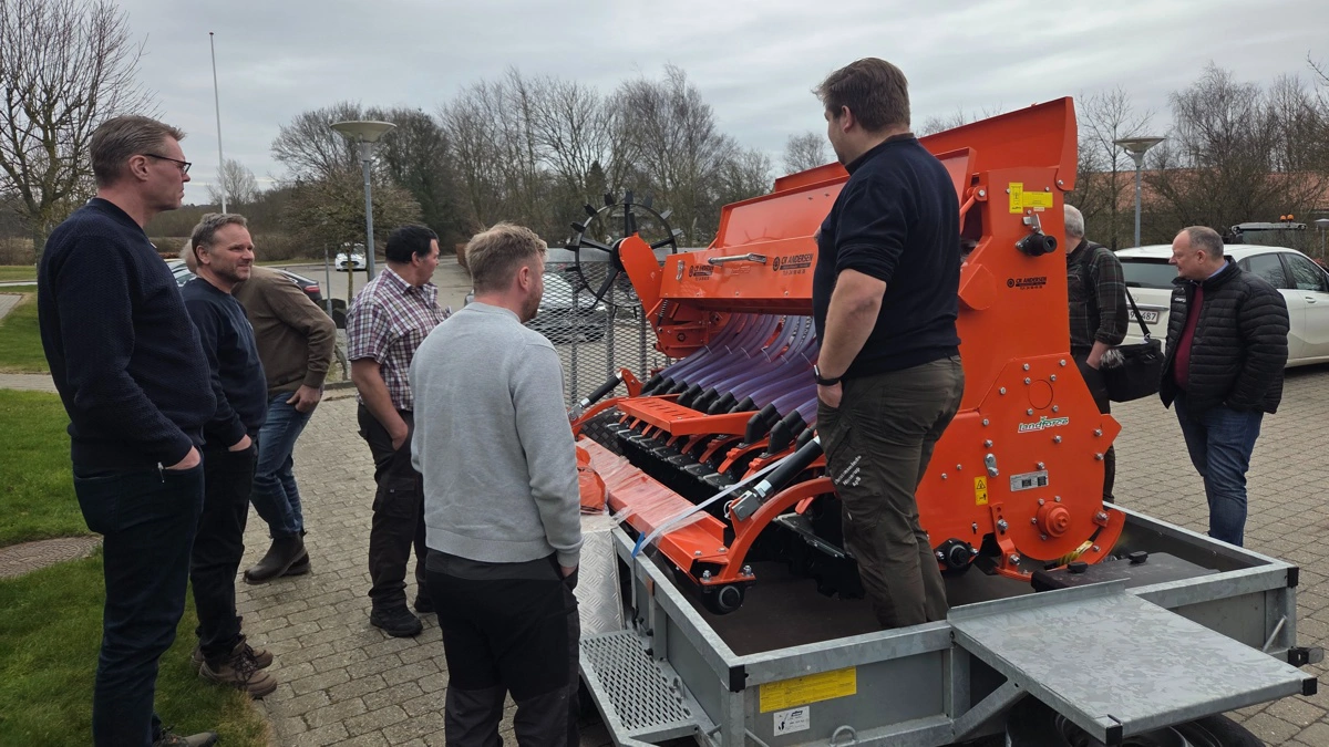 Thorsten Pedersen havde sin såmaskine med til idémøde i projektet Landmandsdrevet Innovation. Fotos: Fjordland
