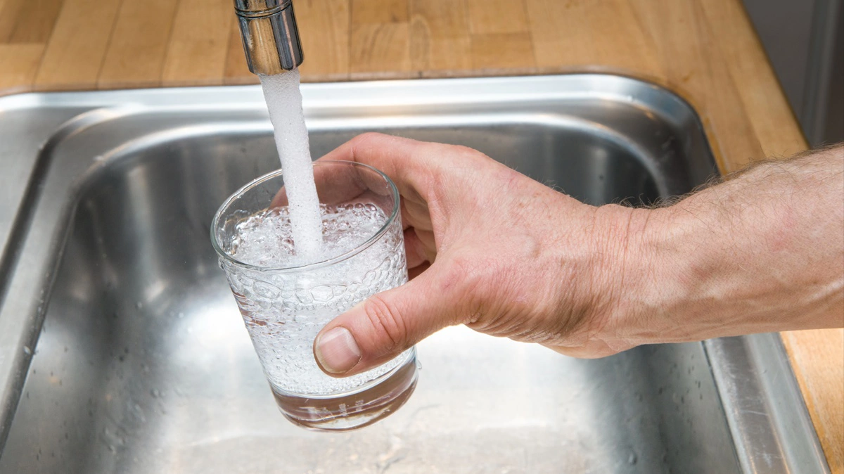 »At indføre et permanent sprøjteforbud over hele Danmark uden dokumenteret effekt er ganske enkelt tudetosset«, skriver Asger Christensen. 