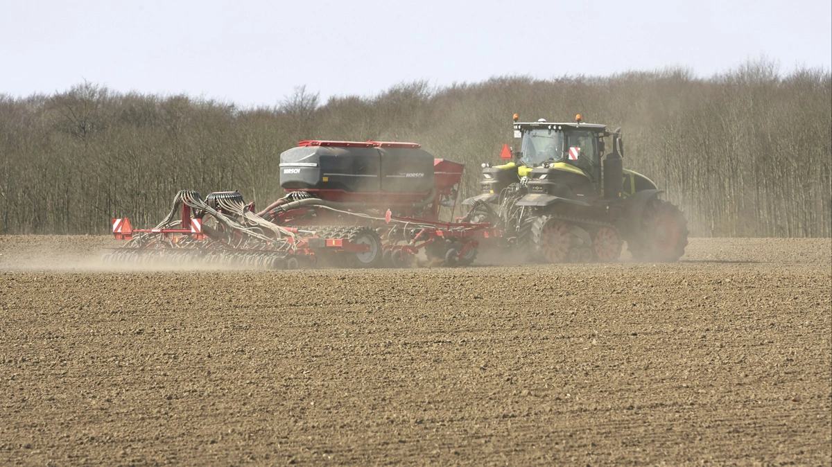 Beregninger af, hvor store arealer der skal underlægges restriktioner for at reducere nitrat, kan få stor betydning for, hvor meget jord der fremover må dyrkes. Arkivfoto: Erik Hansen
