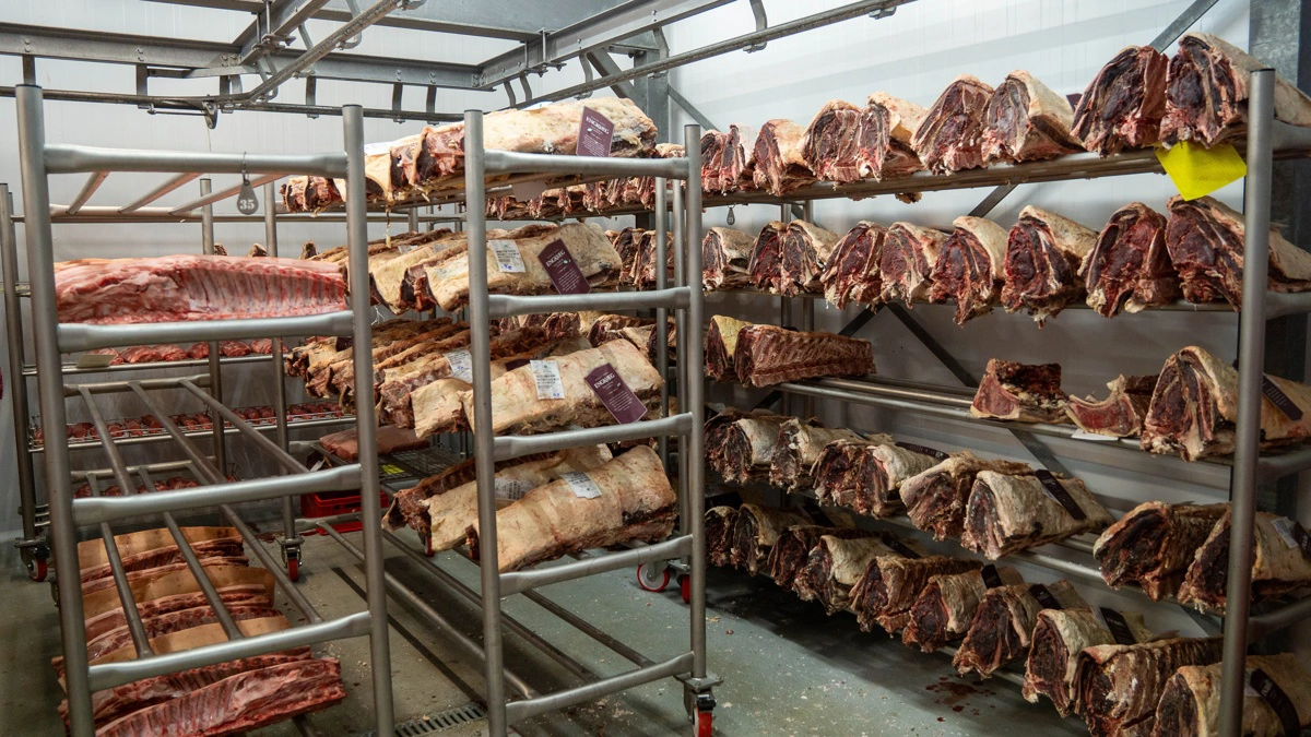 Nørre Søby Slagteren har de seneste ni år satset mere på egenproducerede brands, heriblandt »Nørre Søby Engkvæg«.