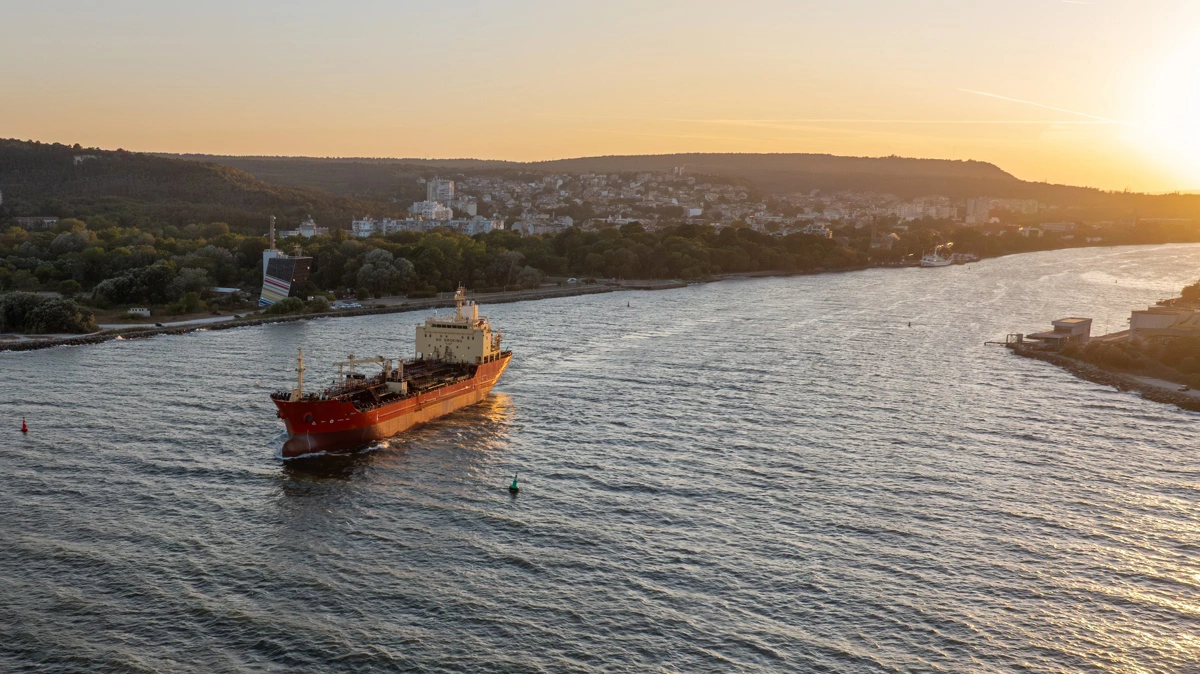 En femtedel af verdens olie og gas sejles normalt gennem Hormuzstrædet, som lige nu er lukket for trafik. Foto: Colourbox