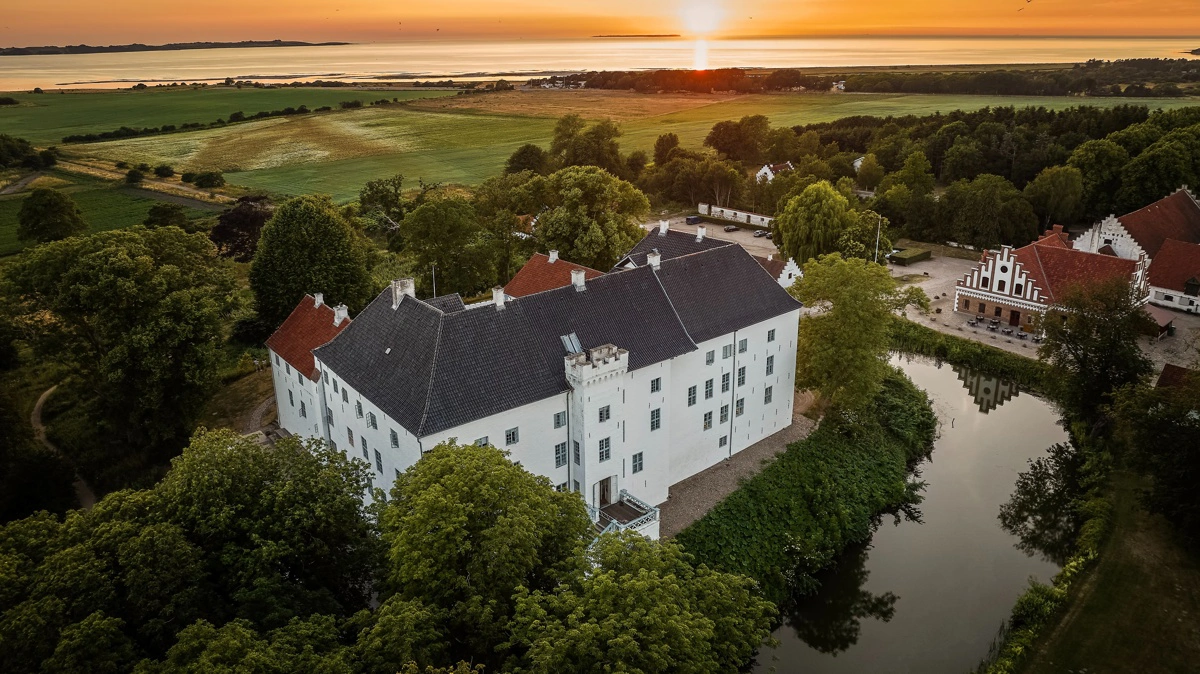 Lensbaron Zytphen-Adeler med hollandske rødder, var initiativtageren til Lammefjordens forvandling til frugtbar landbrugsjord. Fjorden ligger ganske tæt på Dragsholm Slot, som oprindeligt lå på en landtange med vand på tre sider. 