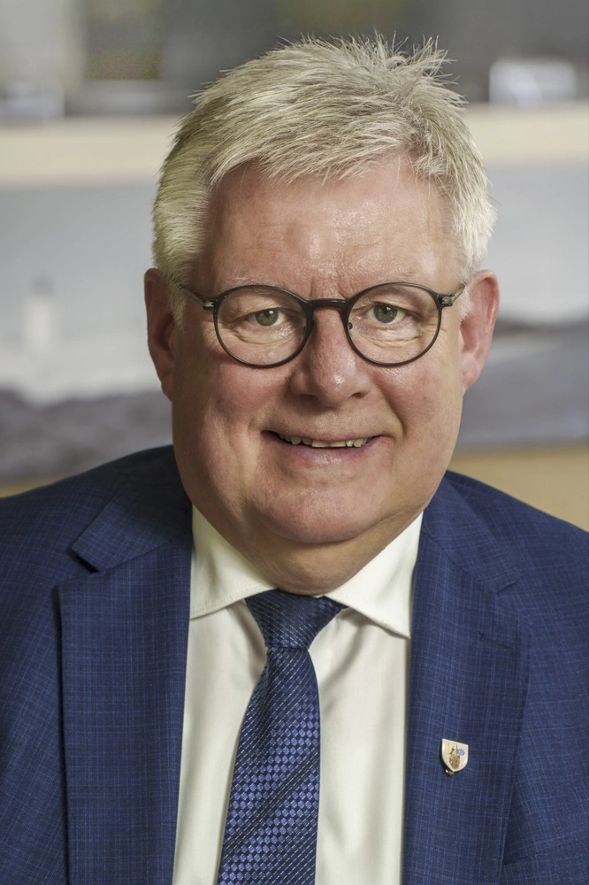 - Vi kalder ting det, de hedder. Jeg ved godt, at Danmarksdemokraterne har et ord, der hedder jernmark, men det hedder altså et solcelleprojekt. Det andet er der politisk propaganda over, og det bruger vi ikke herinde, sagde borgmester Søren Smalbro (V). Foto: Hjørring Kommune