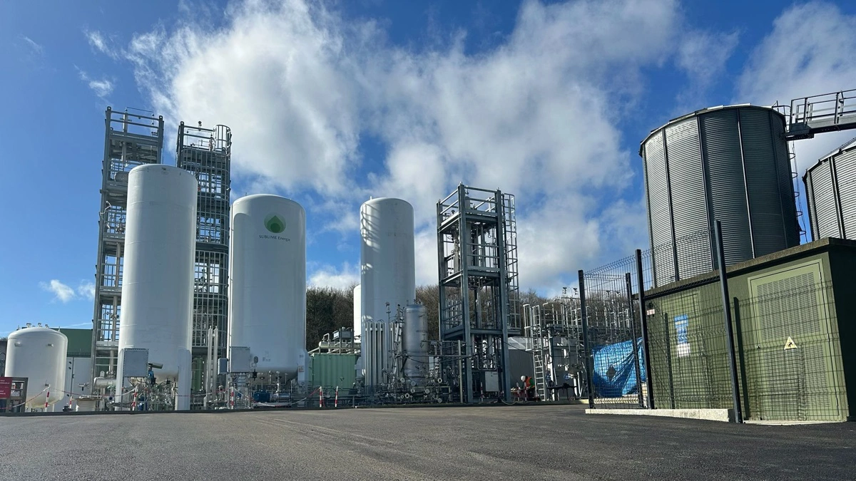 Ny teknologi gør det muligt at flydendegøre biogas på gården og skabe indtægt uden adgang til gasnettet. Fotos: Sublime Energie