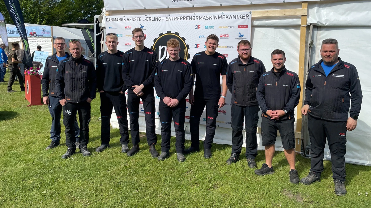 Søren Maarup fra A.E. Maskiner ApS vandt titlen som Danmarks bedste entreprenørmaskinmekanikerlærling 2025. Thor Nielsen fra A.E. Maskiner ApS fik 2. pladsen, mens Elias Simonsen fra Maskiner A/S tog 3. pladsen. Pressefotos: Kramp