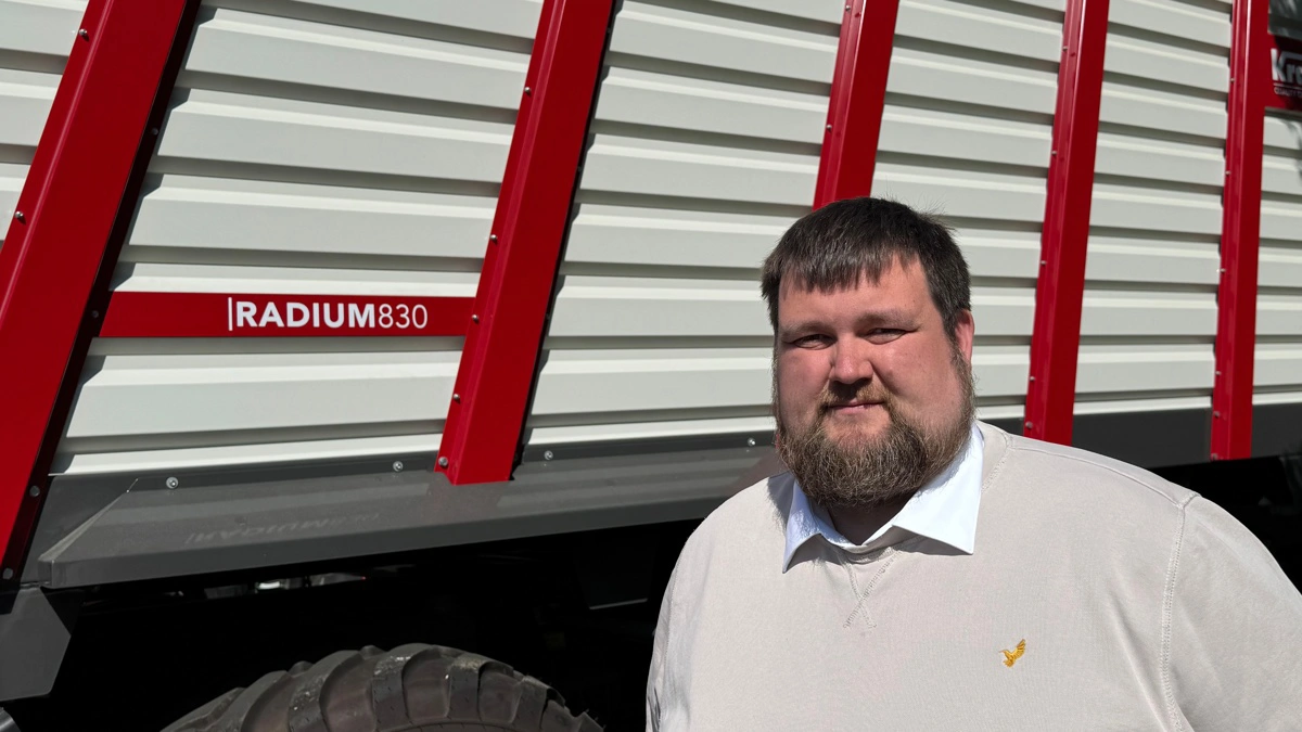 Kenneth Brønner er Area Sales Manager for Skandinavien hos Krampe Fahrzeugbau GmbH og har ansvaret for salget i Danmark, Norge, Sverige og Finland. Han står i spidsen for introduktionen af de nye Radium-vogne på det danske marked, hvor interessen allerede er stor, og de første vogne er solgt med levering i 2026. Foto: Per Jørgensen