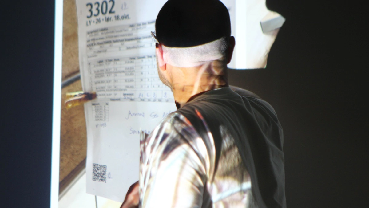 Stefan Leander er blandt andet kritisk overfor brug af ammesøer og den pludselige fravænning af pattegrise ved 3-4 uger.