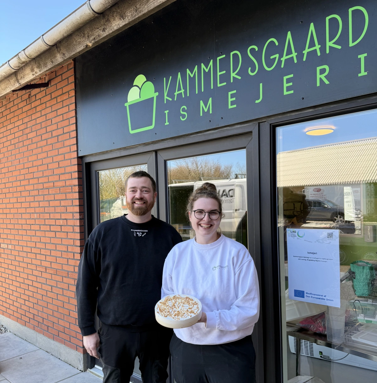 Kammersgaard Økologi ved Lemvig drives af Jesper og Emma Trillingsgaard med 220 økologiske køer. Udover mælkeproduktionen har de også eget ismejeri med omkring 60 forskellige varenumre.