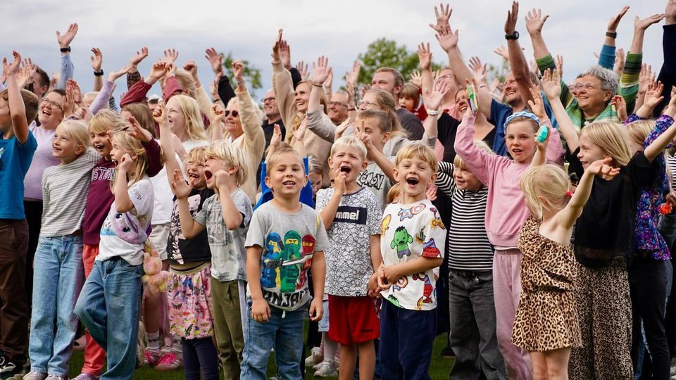 Glæden var stor, da landsbyen Sennels ved Thisted i 2025 løb med titlen som årets landsby 2025. Foto: Landdistrikternes Fællesråd