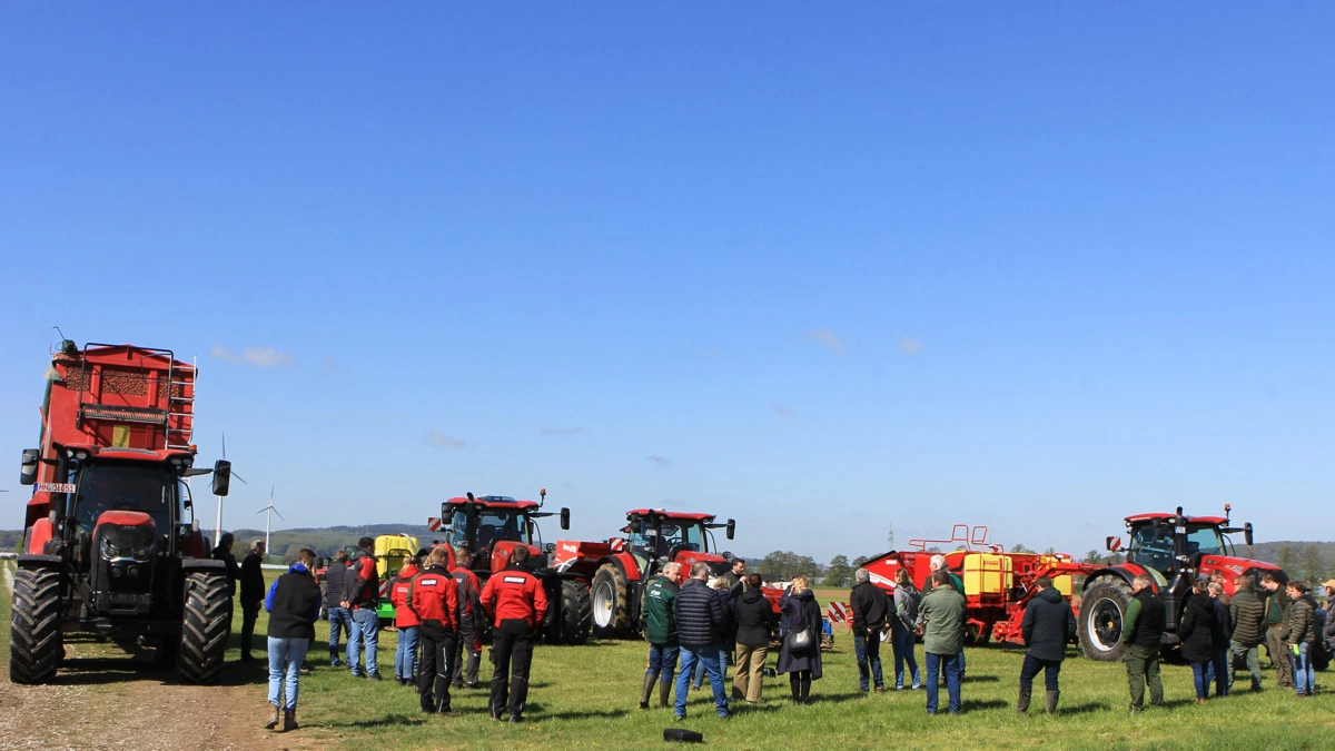 Effektivt Landbrug var med, da fagpressen fra Tyskland og Holland tirsdag var mødt op på Rittergut Gestorf for at varme op til PotatoEurope og Sugar Beet Expo i september. 