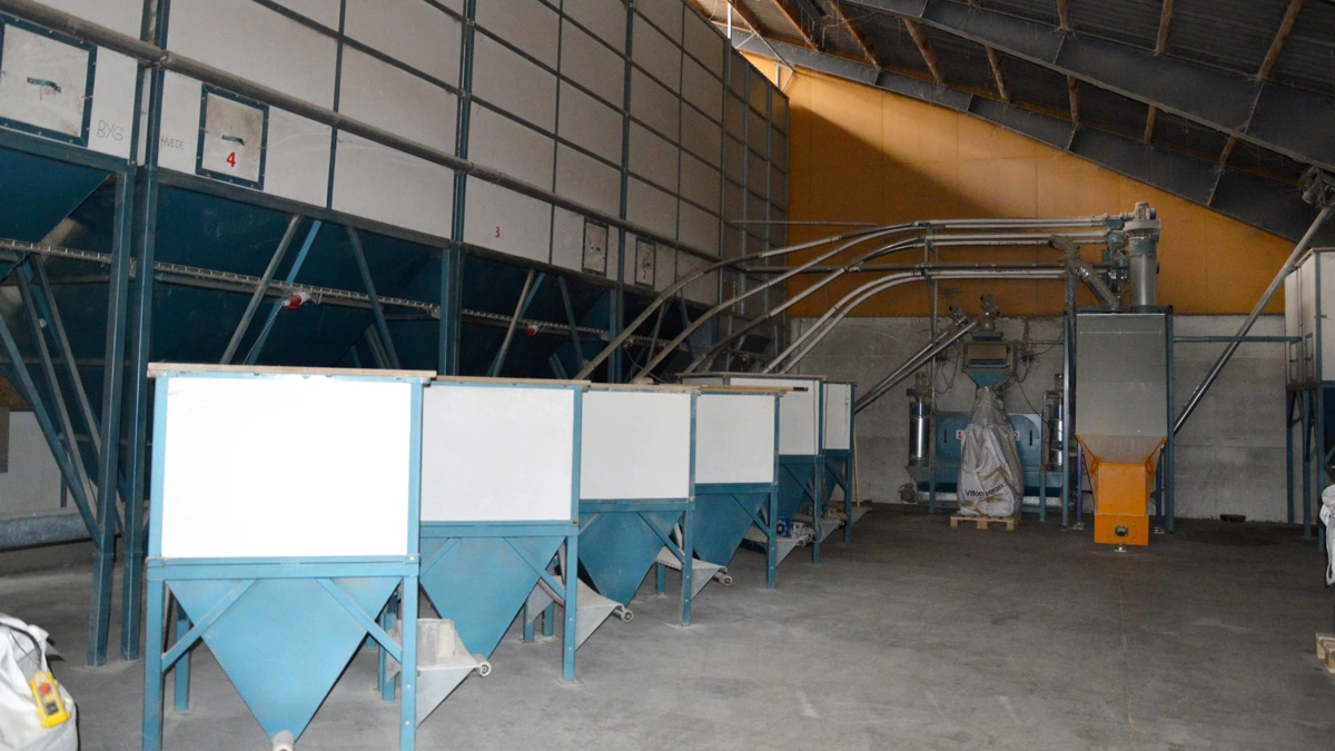 Det er svinerådgiver Peter Mark Nielsens anbefaling, at silokontrol udføres løbende – for eksempel én gang i kvartalet eller ved hver ny leverance af råvarer. Arkivfoto: Camilla Bønløkke