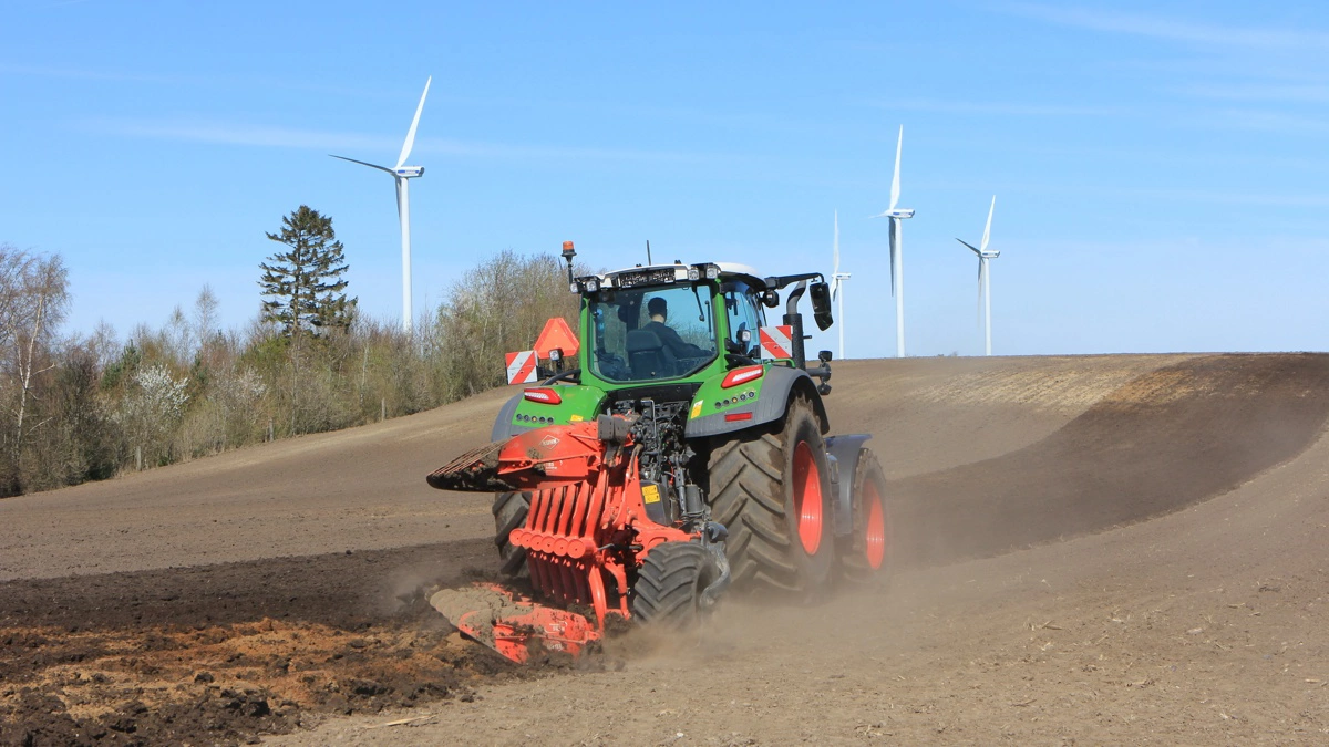 Det er de seksfurede liftplove og de ottefurede halvbugserede plove, der særligt bliver solgt fra Kuhns program ved TBS Maskinpower. Fotos: Kasper Stougård 