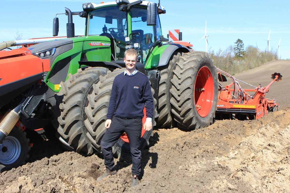 Rasmus Walsted Frandsen, sælger ved TBS Maskinpower, kobler den store interesse for plove og rotorharver til forbud mod ukrudtsmidler som DFF og Mateno Duo. 