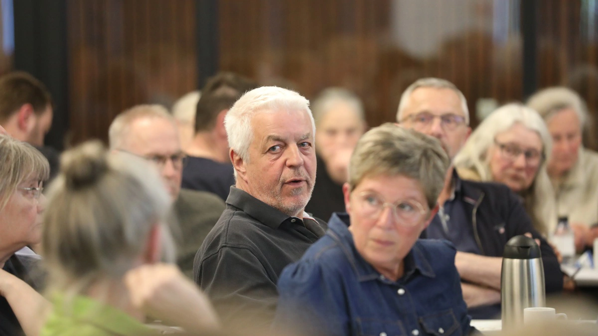 Omkring 70 husdyrholdere deltog i mødet i Holstebro i onsdags, hvor udfordringerne med ulve og behovet for regulering blev drøftet.