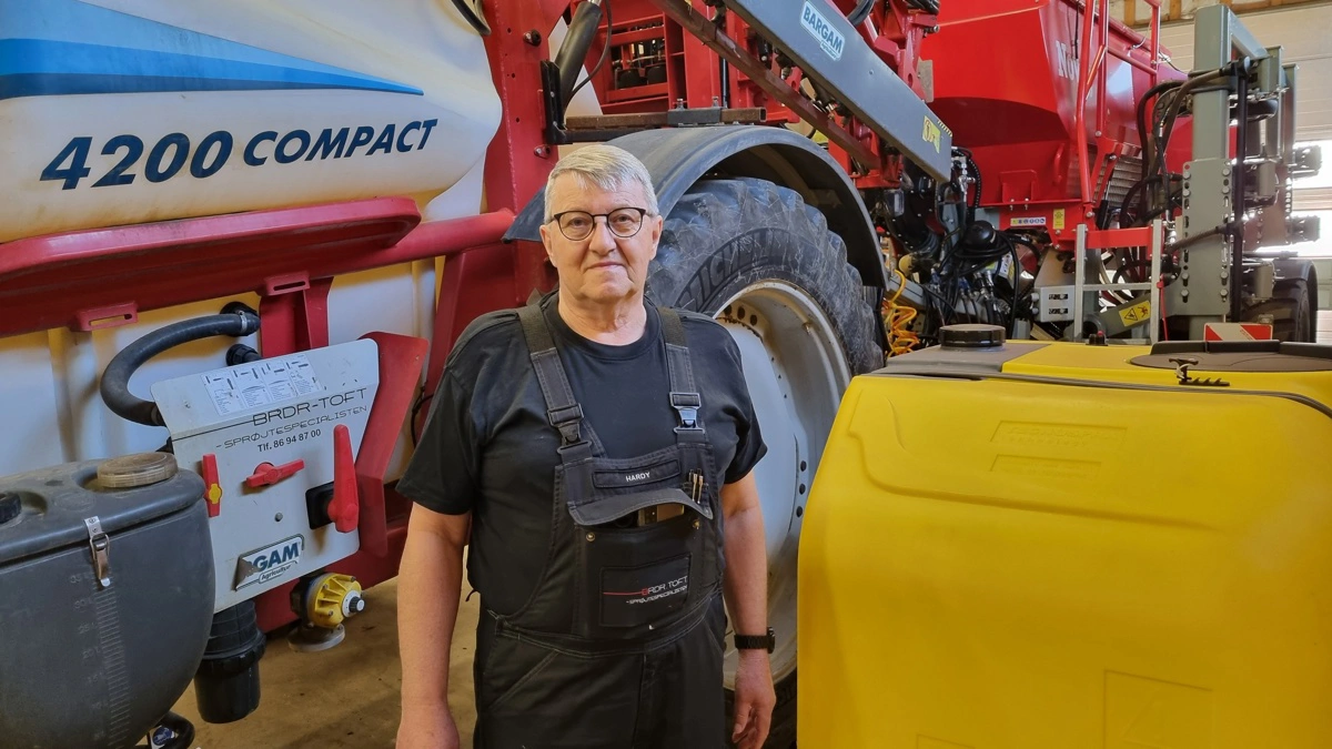 Efter 50 år i branchen er Hardy Pedersen stadig aktiv hos Brdr. Toft, hvor han blandt andet arbejder med reservedele og sprøjteteknik.