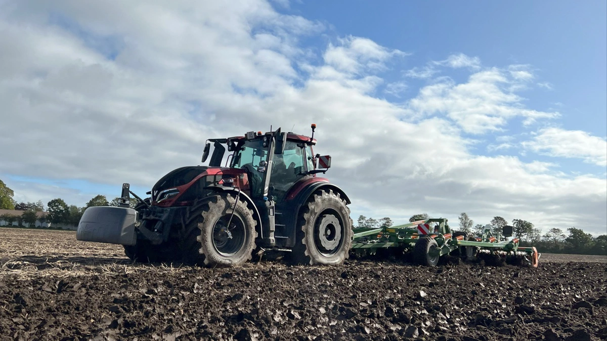 Ifølge analysen klarer N-serien fra Valtra sig samlet set bedst, mens den sammen med T-serien, som ses her, topper effektklassen fra 190 til 272 hk. Foto: Kasper Stougård 
