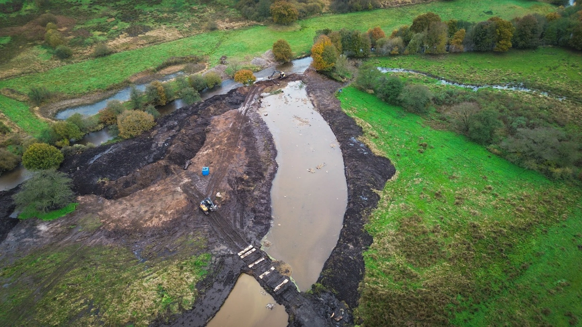 Hedeselskabet er gennem moderselskabet Dalgas involveret i blandt andet Ravning Projektet i Vejle Kommune, hvor Vejle Å genslynges til gavn for natur, klima og miljø - det første store klima-lavbundsprojekt i den grønne trepart. Fotos: Hedeselskabet