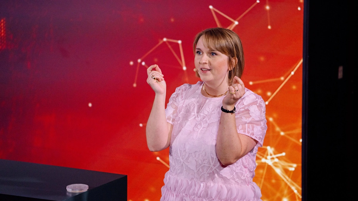 Ida Cecilie Jensen fra Aarhus Universitet vandt formidlingsprisen ved »Forskerfesten 2026« med sin ph.d. om myrer. Det er Dagbladet Information, DR og Lundbeckfonden, som i fællesskab holder formidlingskonkurrencen.  Foto: Agnete Schlichtkrull, DR