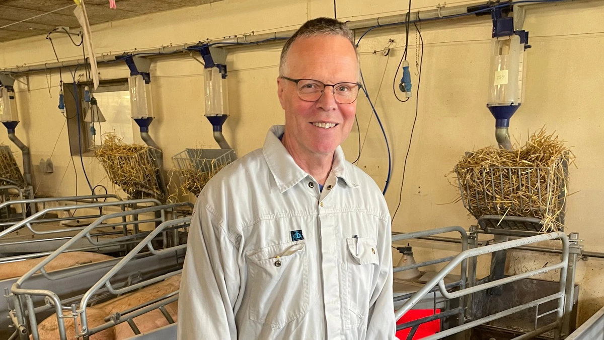 Tidlig indsats, ro omkring faring og fokus på råmælk kan reducere dødeligheden markant i farestalden, påpeger Kjetil Johansen, der er dyrlæge ved LVK . Fotos: Skærumhede