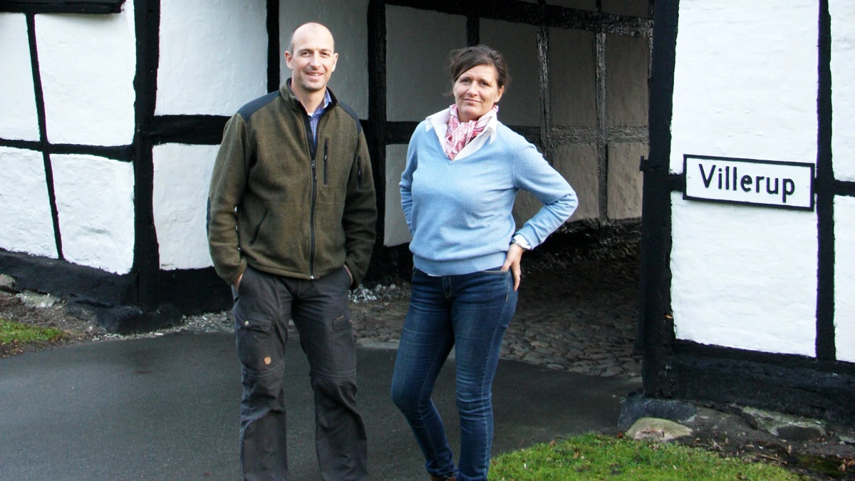 Vibe og Johannes Falk står bag solcelleanlægget ved Villerup Hovedgård, som er blevet etableret uden indsigelser fra naboerne efter en målrettet dialog og hensyn til omgivelserne. Arkivfoto: Tenna Bang