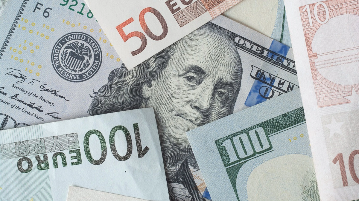Dollaren står stærkt, mens euroen presses. Forskellen i økonomisk styrke mellem USA og Europa bliver stadig tydeligere. Foto: Colourbox