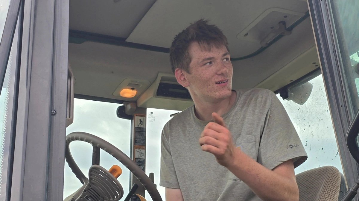 - Her er nok at lave, men det er en kæmpe oplevelse, og jeg nyder i den grad at være her, fastslår Simon Bjerregaard med et smil.
