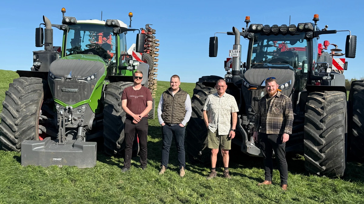 Medarbejderne hos TH Agro kommer, ligesom ejer Torben Thomsen (nummer to fra højre) selv, til at være til stede på TH Agros stand hen over dyrskueweekenden. Privatfoto