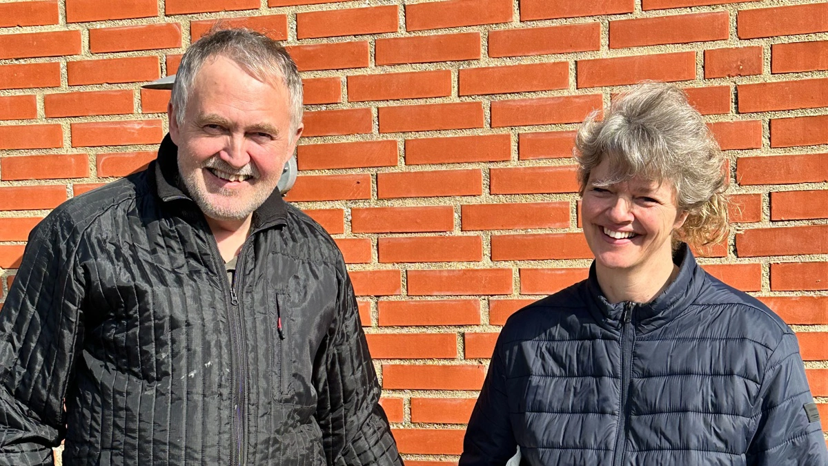 Tove og Erik Birkkjær har i 33 år drevet deres ejendom i Agerbæk. Her har de en produktion på 320 søer, salg af 30-kg's grise til eksport, samt 80 hektar planteavl. PR-Foto