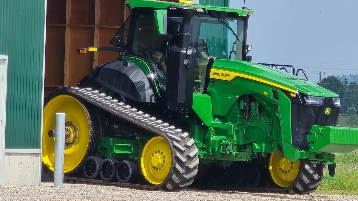 Alle maskiner på den store kartoffelfarm, Beattie Farms, er nyt eller nyere John Deere.
