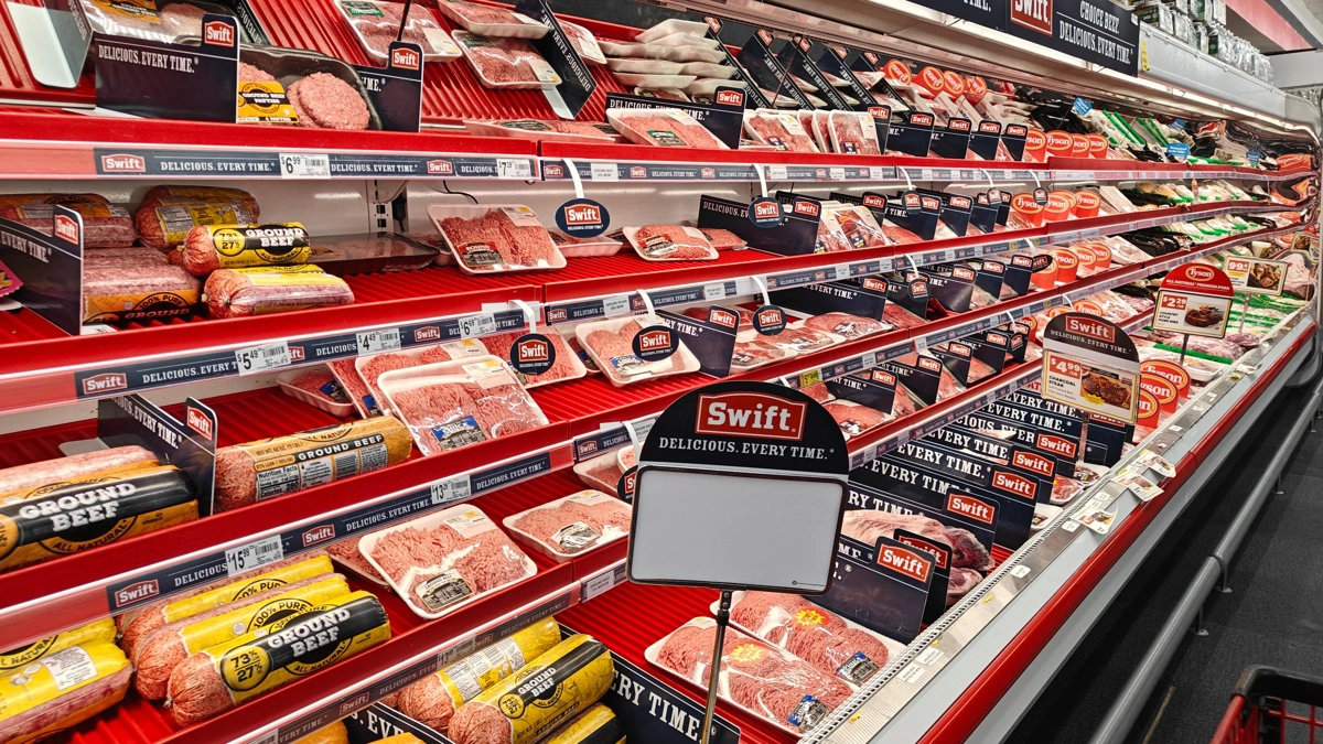 Amerikanske forbrugere køber mere kød trods høje priser. Det øger presset på både kvægmarkedet og importen af oksekød i USA. Arkivfoto: Daniel Barber