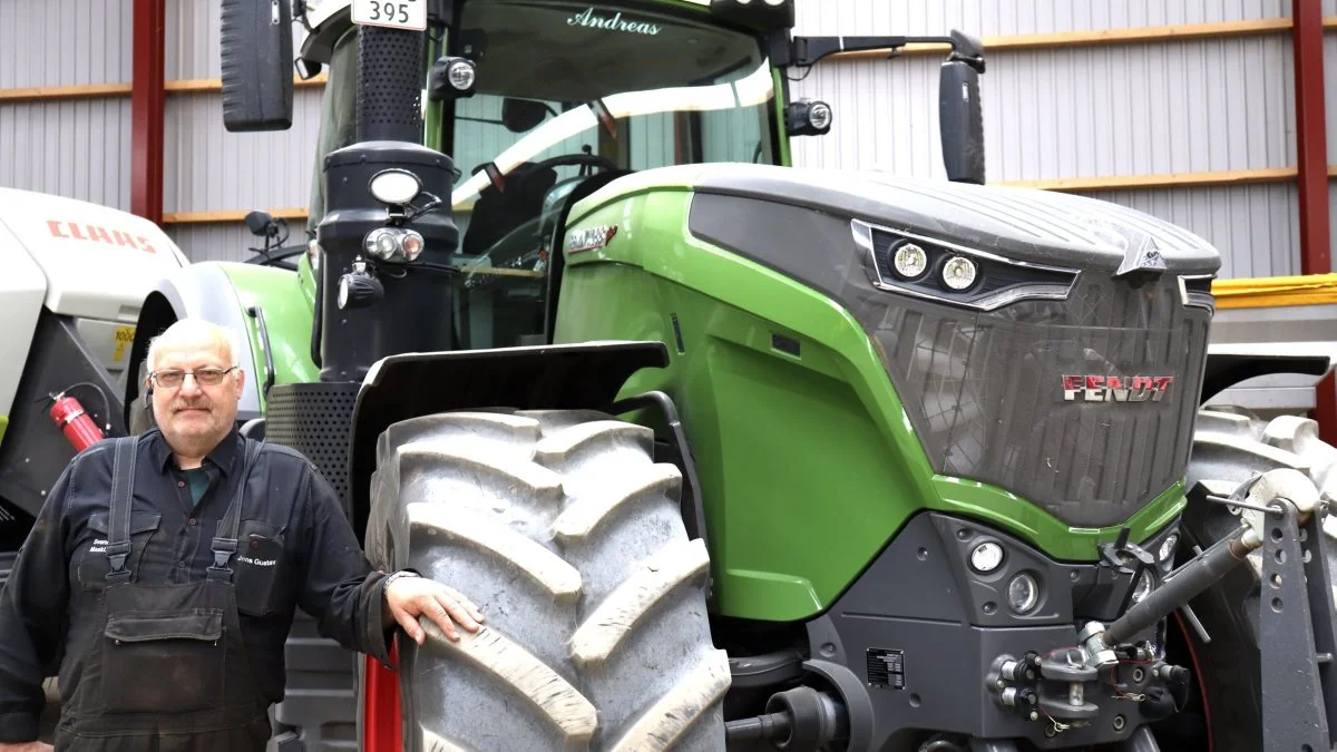 Maskinstationens nuværende største traktor.