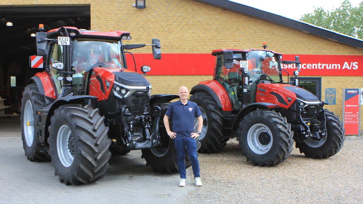 Rasmus Buhl Christiansen glæder sig til at vise de to nye modeller frem på dyrskuerne - de får dansk premiere i denne weekend i Aabenraa. Fotos: Kasper Stougård 