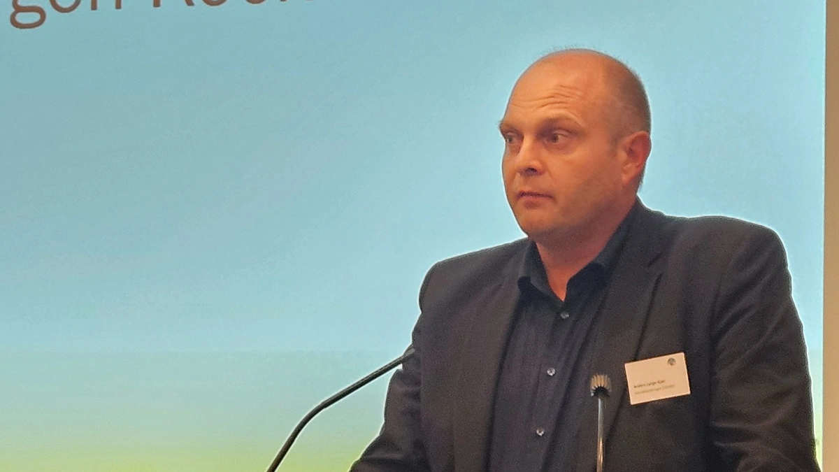 - Det går lynhamrende stærkt. Det går så stærkt, at de færreste har fantasi til at forestille sig det. Det er en kæmpe udfordring for det danske samfund. Det er en landbokultur, der forsvinder, lyder det fra Anders Lynge Kjær. Arkivfoto