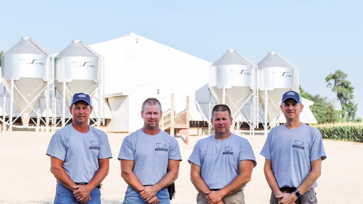 Det er brødrene Brad, Bret, Chad og Chris Burgener, der driver farmen i Illinois.