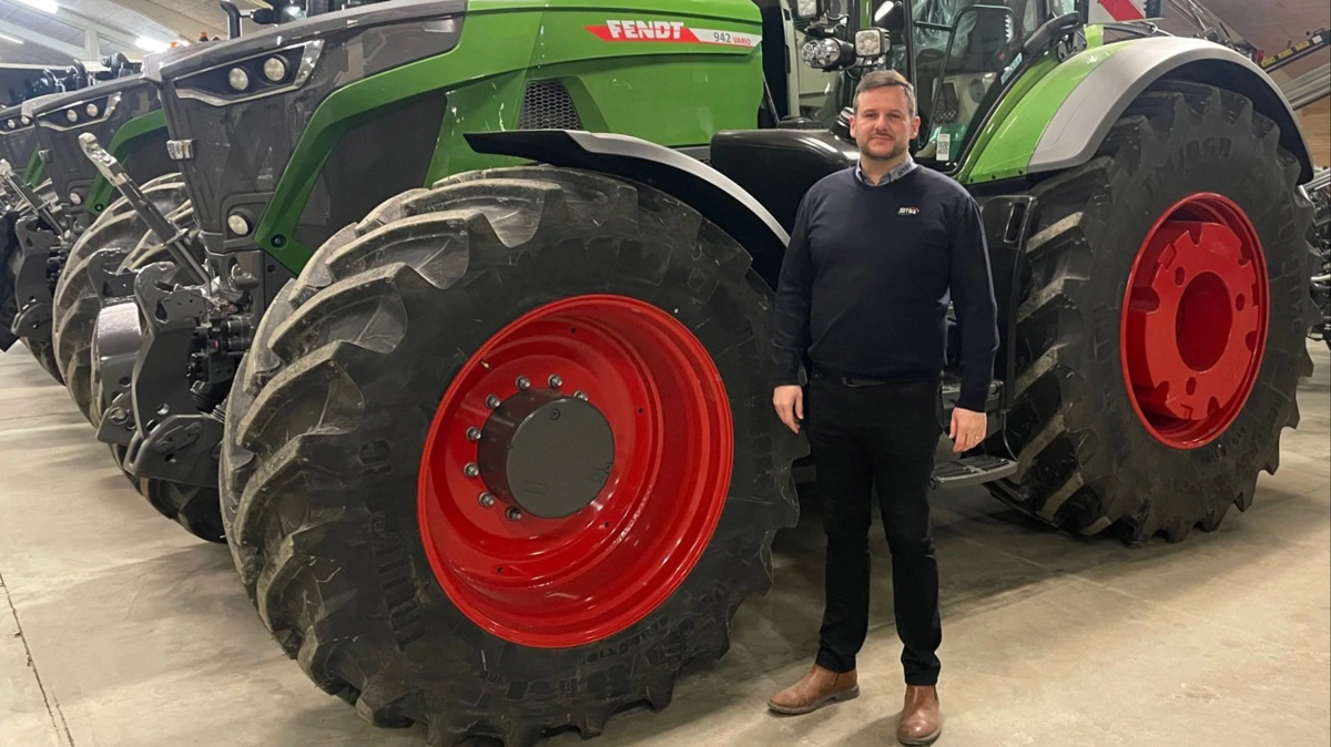 Adm. direktør Martin Geiser fra TBS Maskinpower kan fremhæve mange fordele ved at leje - uanset om traktoren kommer fra Fendt eller Valtra. Pressefoto