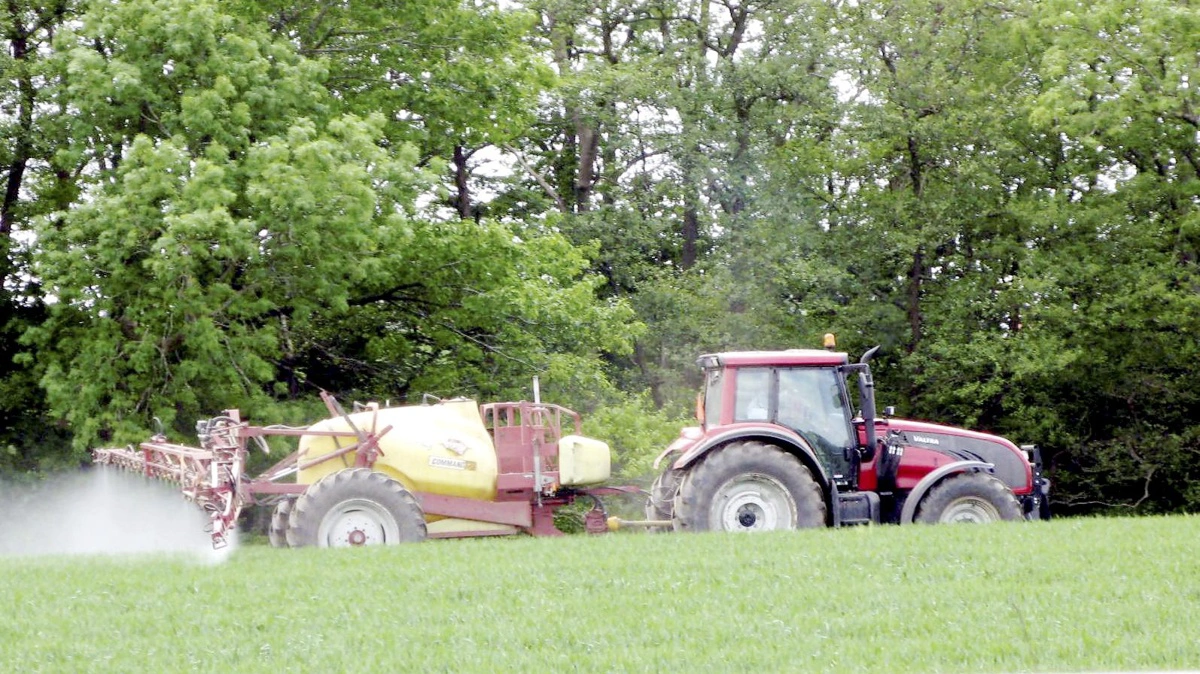 Et muligt nationalt sprøjteforbud i grundvandsområder har udløst en juridisk debat om både lovligheden af et forbud og landmændenes eventuelle krav på erstatning. Foto: Djusland Landboforening