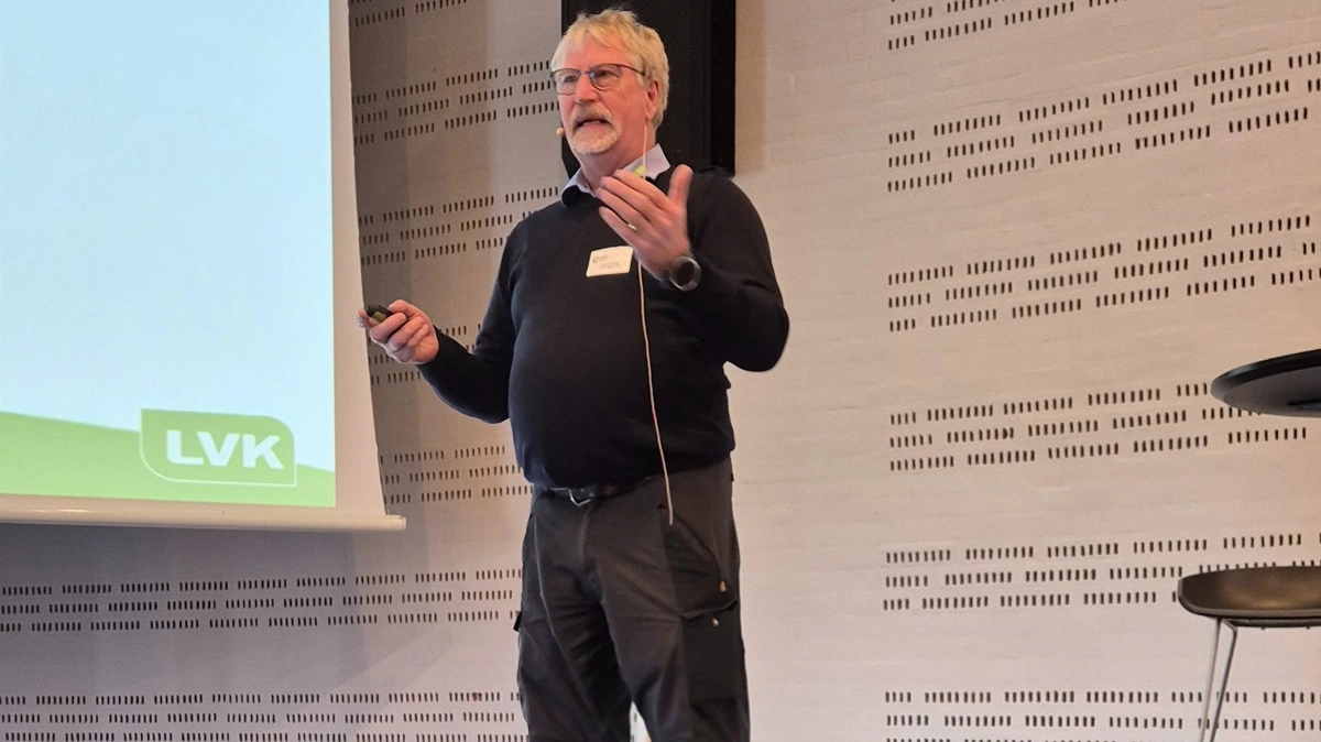 Chefdyrlæge Kenneth Krogh gjorde deltagerne klogere på næsevacciner. Fotos: Tenna Bang