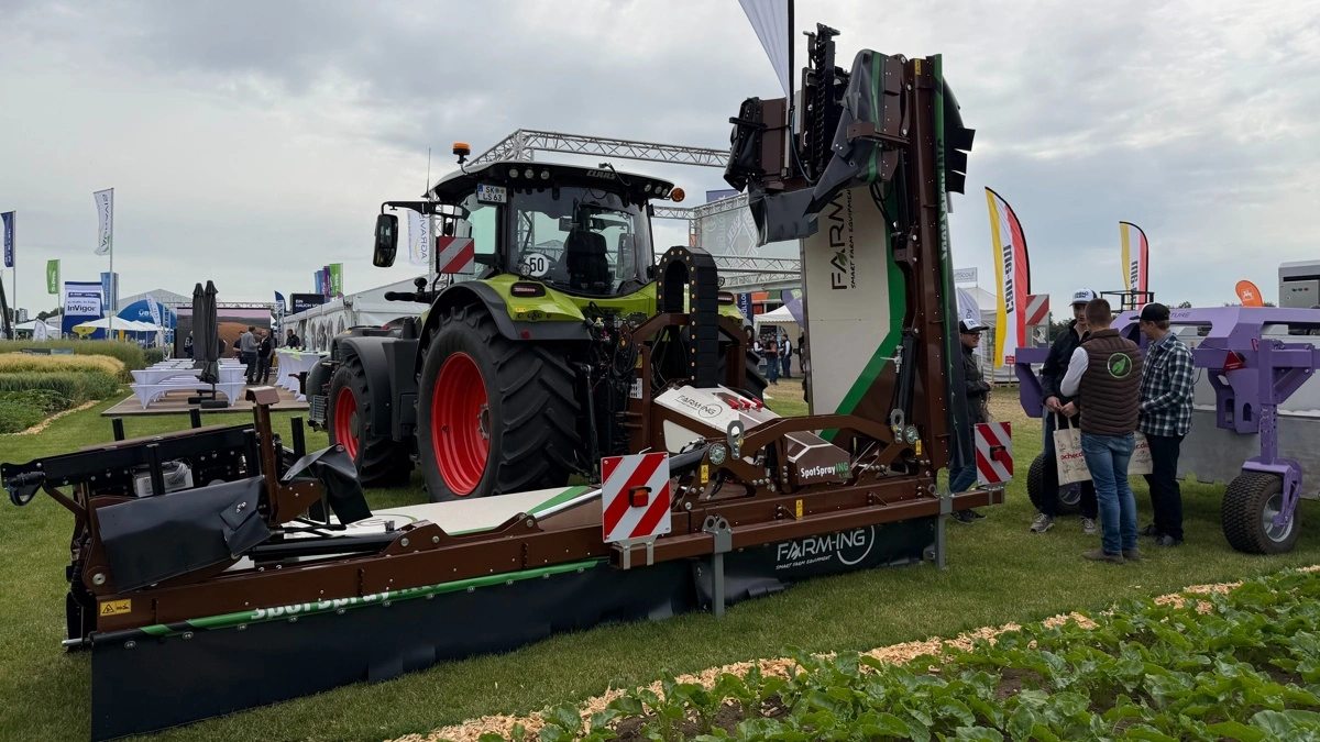 Den kompakte opbygning betyder, at Farm-Ings spotsprøjte ikke behøver bærehjul. Højdetilpasningen sker med traditionelle højdesensorer. Her er det en 9-meters version. Fotos: Kasper Stougård 