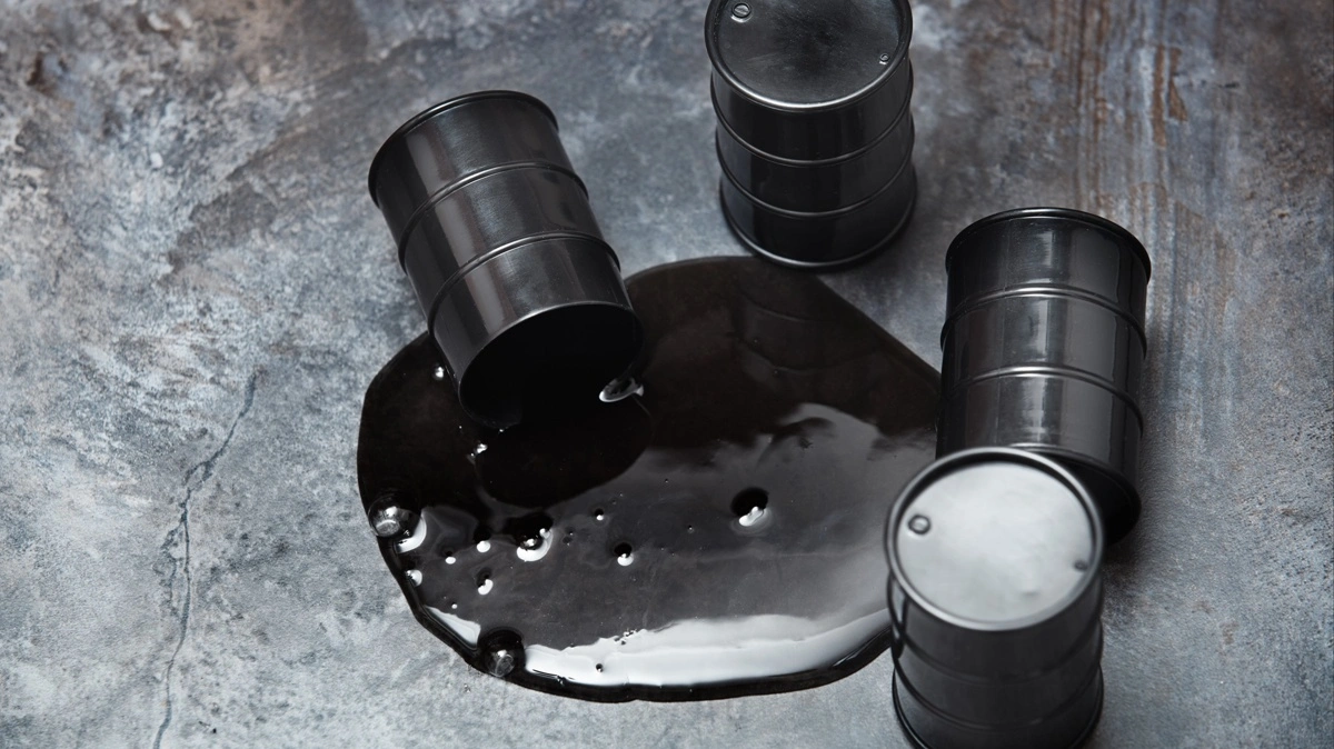 Brent-olien er faldet markant fra forårets krigstoppe og tester nu niveauet omkring 79 dollar pr. tønde, hvor den langsigtede trendlinje ligger. Foto: Colourbox