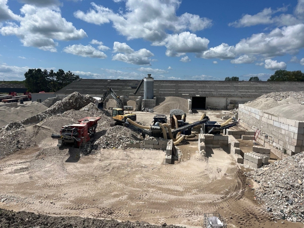 På basen i Fuglebjerg modtager Recycon det genanvendte affald, som kommer igennem virksomhedens maskine og derefter bruges til at producere beton. Foto: Recycon