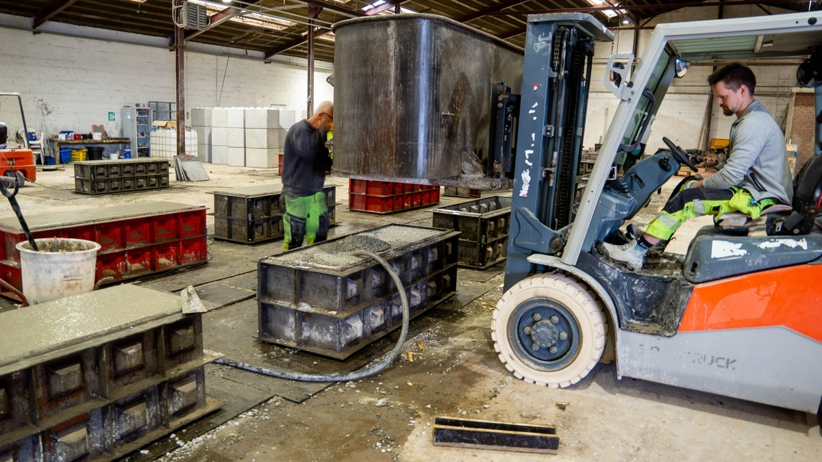 I arbejdet med sine betonelementer har Recycon indbygget en chip, der kan registrere materialernes sammensætning og levetid. Foto: Søren Nørgaard