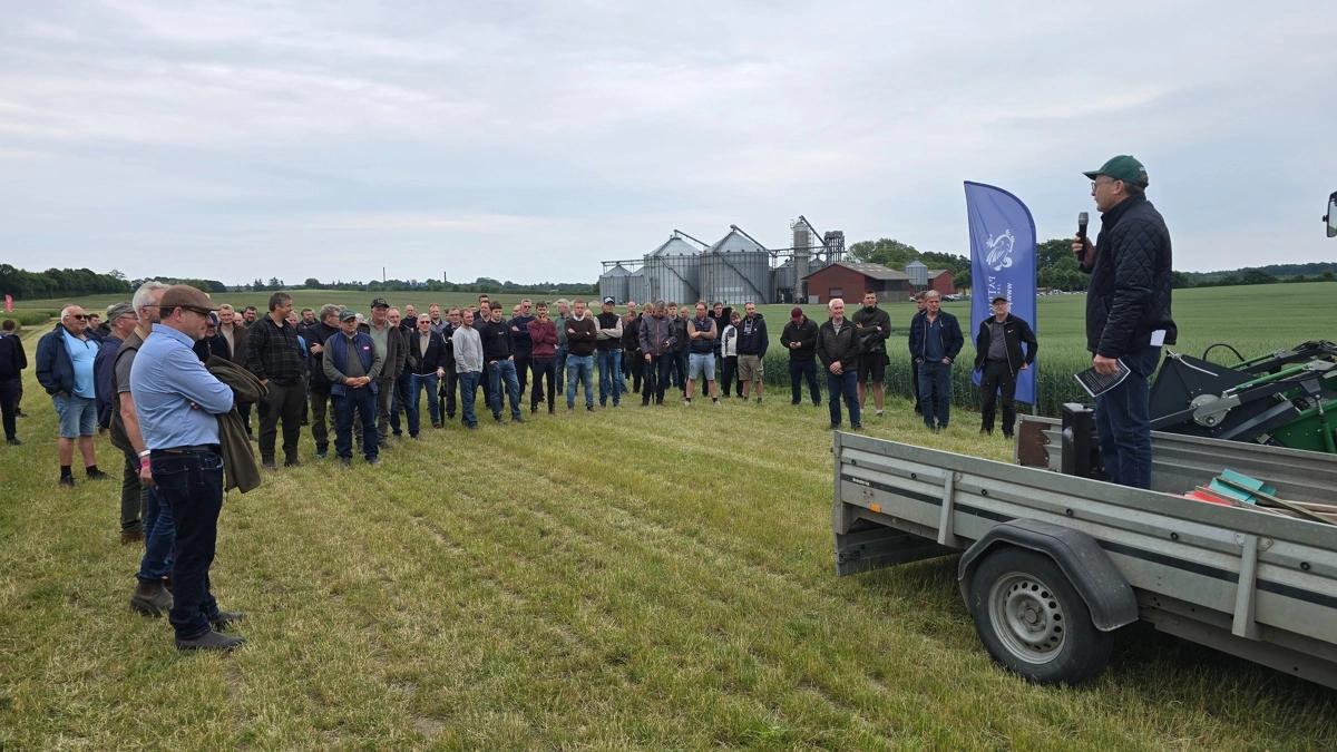 Onsdag aften bød man fra arrangørerne af Egeskov Innovationsmark velkommen til et halvt hundrede landmænd, som i de følgende timer kom rundt til et stort antal demo-parceller. Fotos: Jørgen P. Jensen